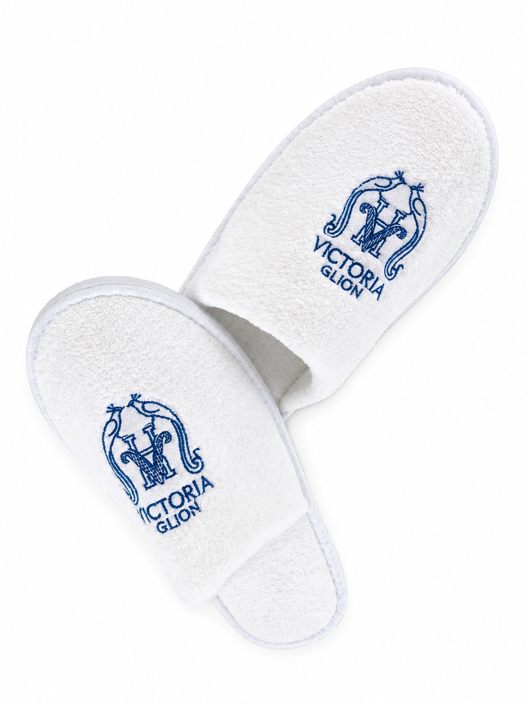 Chaussons éponge brodés — réalisation hôtellerie